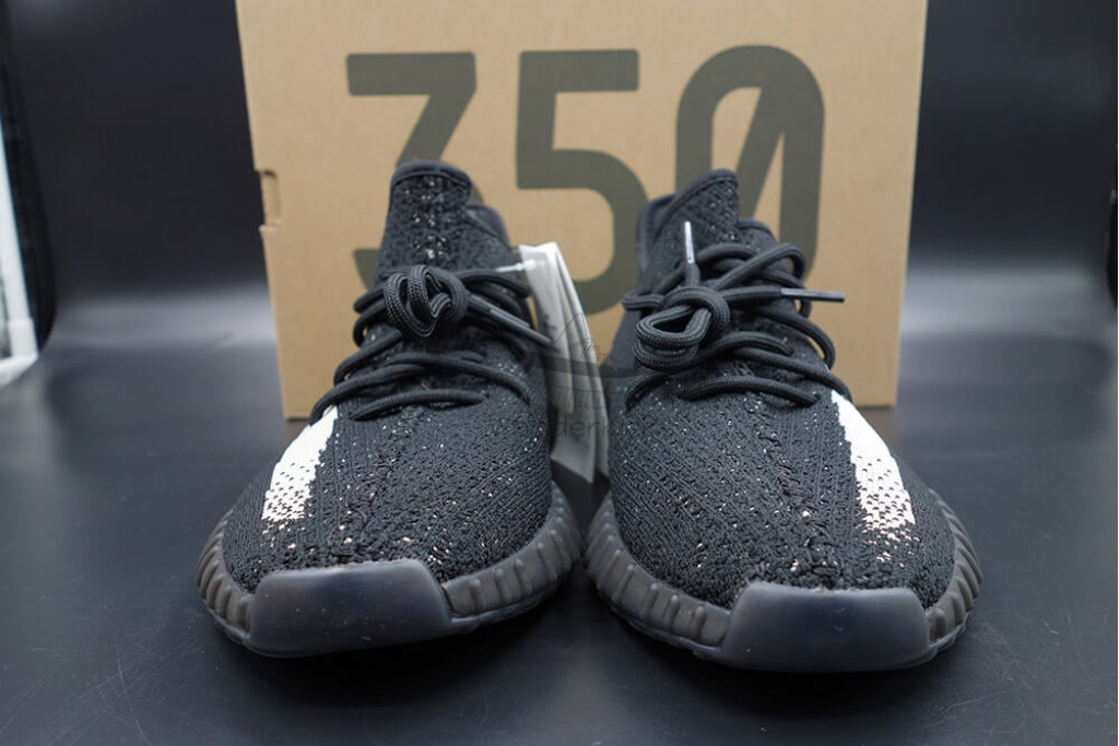 yeezy boost 350 v2 core black white (oreo)