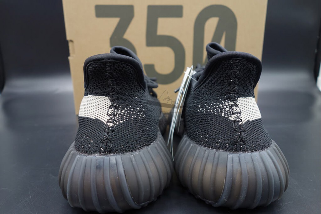 yeezy boost 350 v2 core black white (oreo)