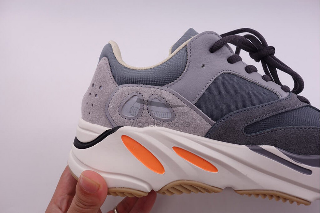 yeezy boost 700 magnet