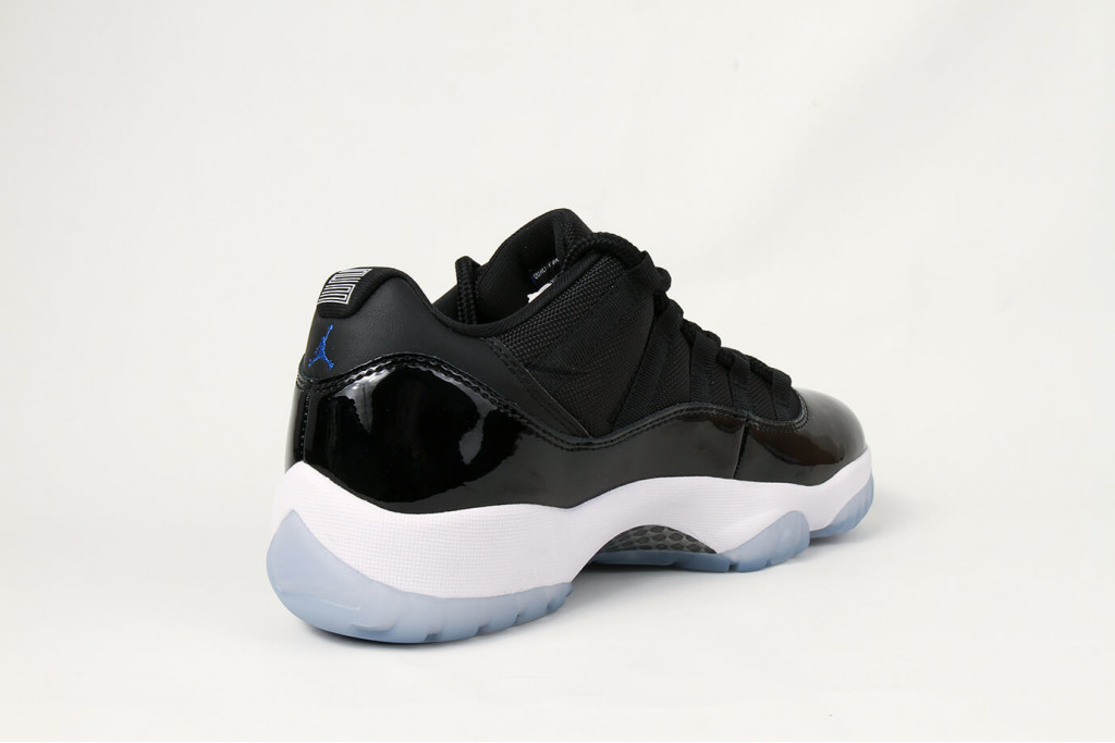 air jordan 11 retro low space jam