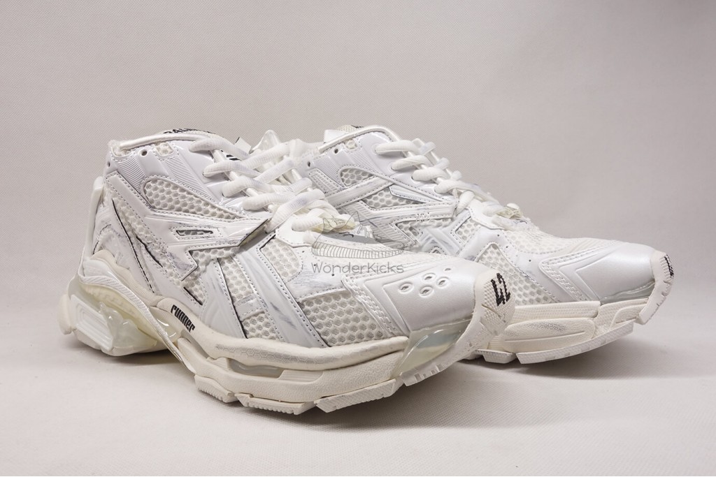 bc runner white