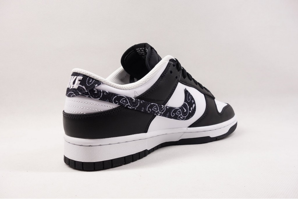 dunk low essential paisley pack black