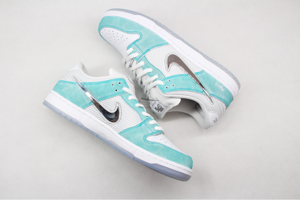 sb dunk low april skateboards