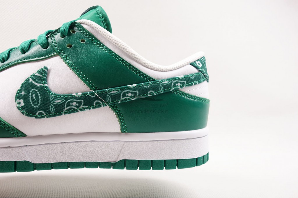 dunk low essential paisley pack green